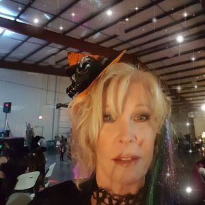 Meet your Posher, Carrie